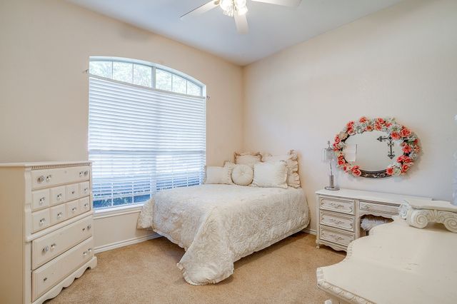 126 Hunters Glen Drive, Waxahachie, TX 75167