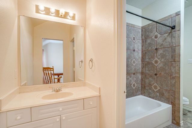 126 Hunters Glen Drive, Waxahachie, TX 75167