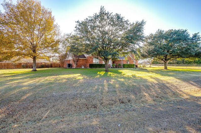 126 Hunters Glen Drive, Waxahachie, TX 75167