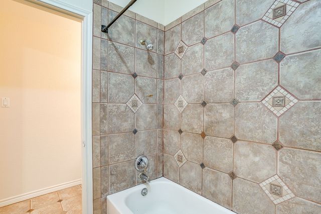 126 Hunters Glen Drive, Waxahachie, TX 75167