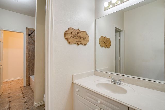 126 Hunters Glen Drive, Waxahachie, TX 75167