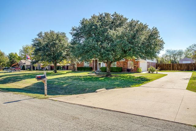 126 Hunters Glen Drive, Waxahachie, TX 75167