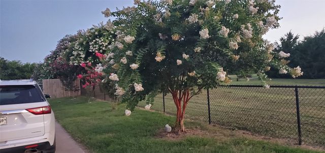 126 Hunters Glen Drive, Waxahachie, TX 75167