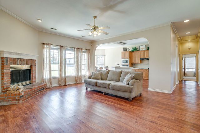 126 Hunters Glen Drive, Waxahachie, TX 75167