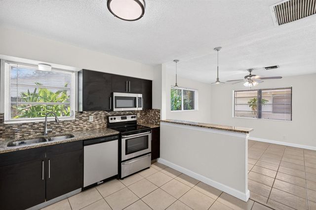 2500 SW 18th Terrace 5, Fort Lauderdale, FL 33315