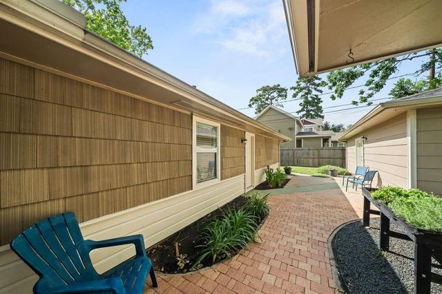 1526 Du Barry Lane, Houston, TX 77018