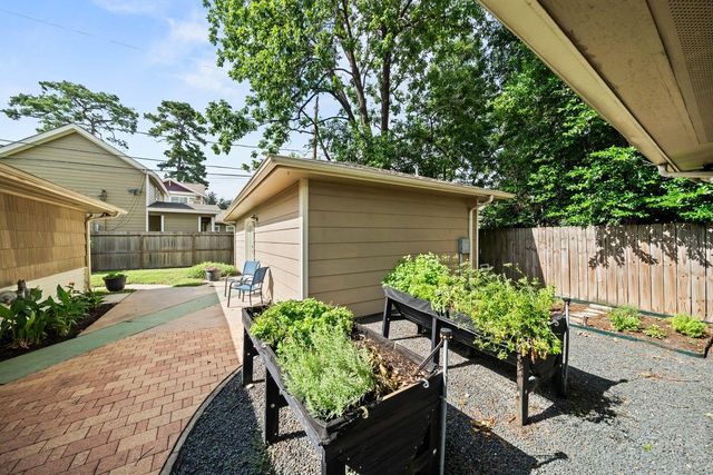 1526 Du Barry Lane, Houston, TX 77018