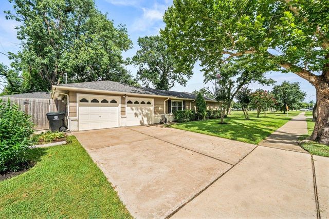 1526 Du Barry Lane, Houston, TX 77018