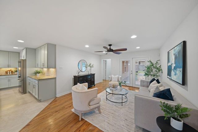 1526 Du Barry Lane, Houston, TX 77018