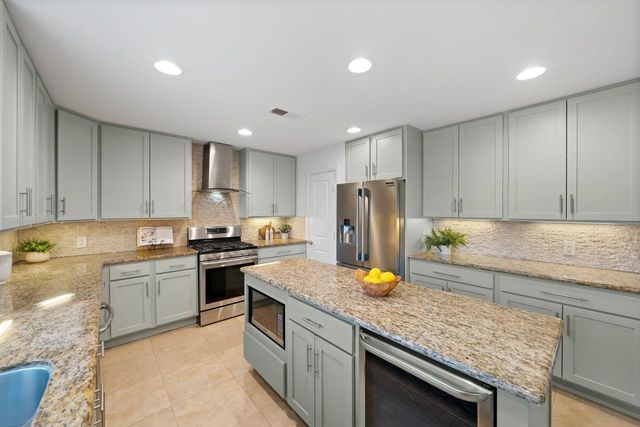 1526 Du Barry Lane, Houston, TX 77018