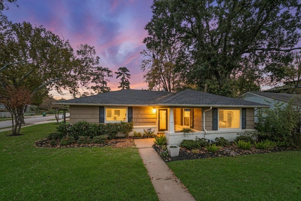 1526 Du Barry Lane, Houston, TX 77018