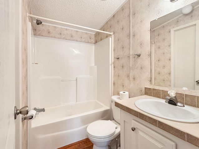 7568 SE Swan Avenue, Hobe Sound, FL 33455