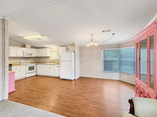 7568 SE Swan Avenue, Hobe Sound, FL 33455