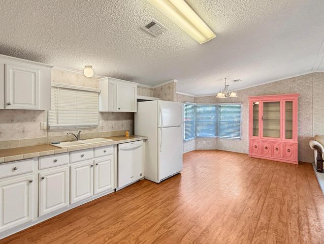 7568 SE Swan Avenue, Hobe Sound, FL 33455