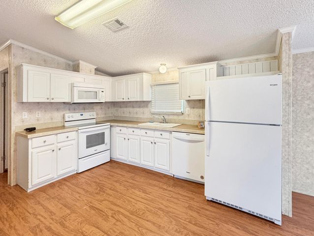 7568 SE Swan Avenue, Hobe Sound, FL 33455