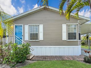 7568 SE Swan Avenue, Hobe Sound, FL 33455