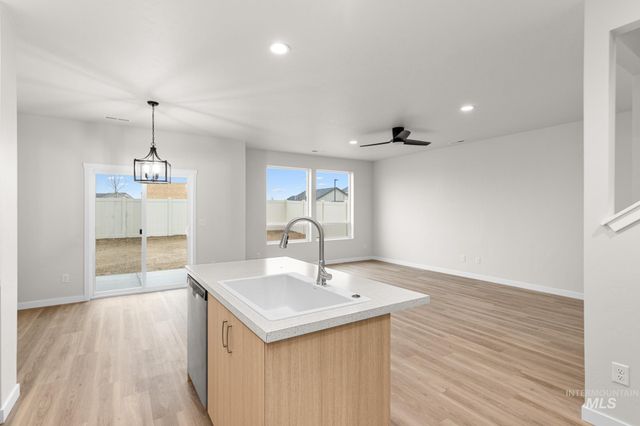 2398 W Fallon Lp, Nampa, ID 83651
