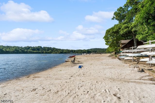 456 Laurel Ter, Kinnelon Boro, NJ 07405
