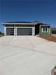 6010 Apache Drive, Shawnee, KS 66226