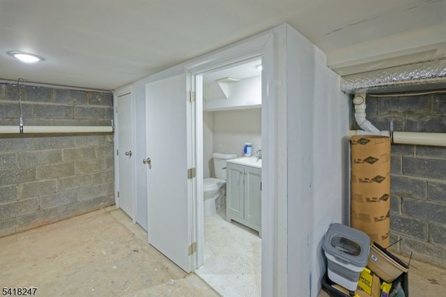 81 N Grove St 3, East Orange City, NJ 07017