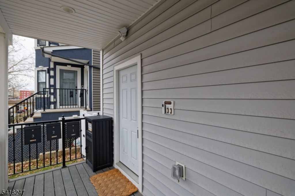 81 N Grove St 3, East Orange City, NJ 07017 — photo 4