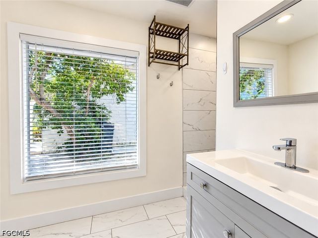 4272 Island CIR B, Fort Myers, FL 33919