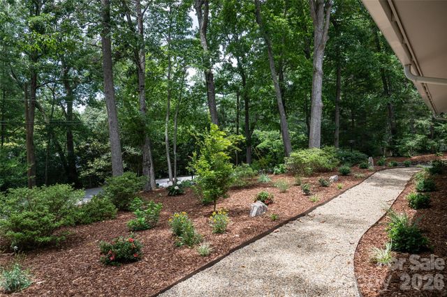 24 Amherst Road, Biltmore Forest, NC 28803