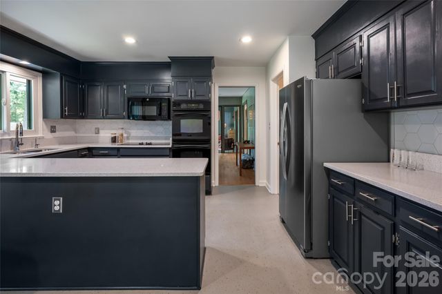 24 Amherst Road, Biltmore Forest, NC 28803