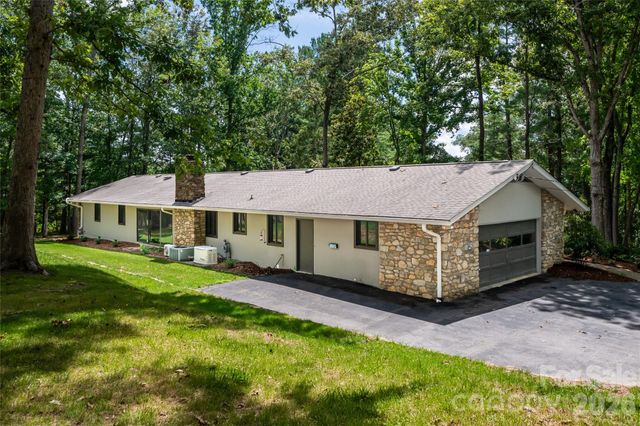 24 Amherst Road, Biltmore Forest, NC 28803