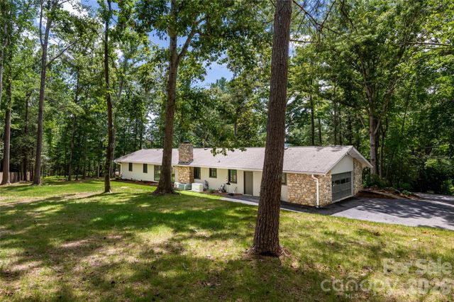 24 Amherst Road, Biltmore Forest, NC 28803