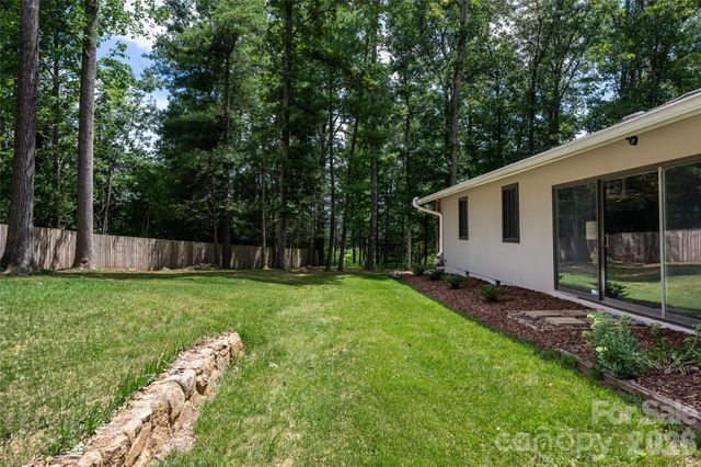 24 Amherst Road, Biltmore Forest, NC 28803