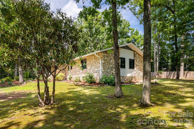 24 Amherst Road, Biltmore Forest, NC 28803
