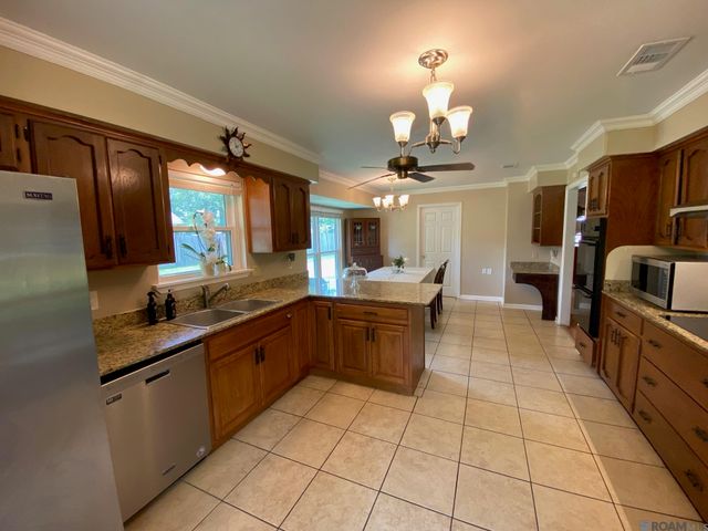17049 S Bristle Cone Ct, Greenwell Springs, LA 70739
