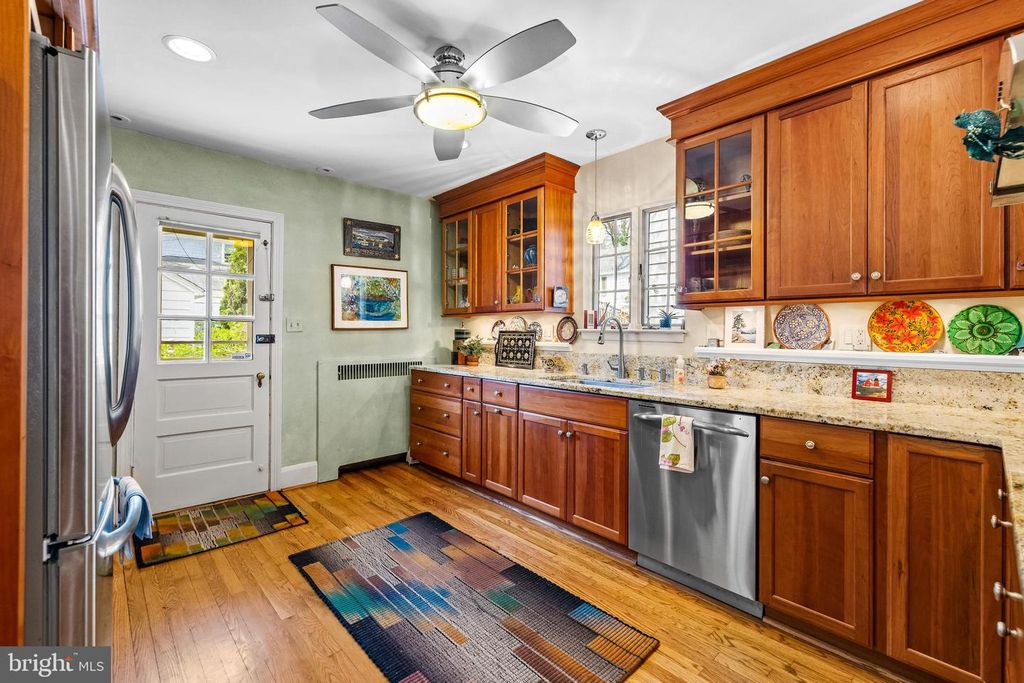 Image 11 of property listing at 4408 SEDGWICK RD, Baltimore, MD 21210