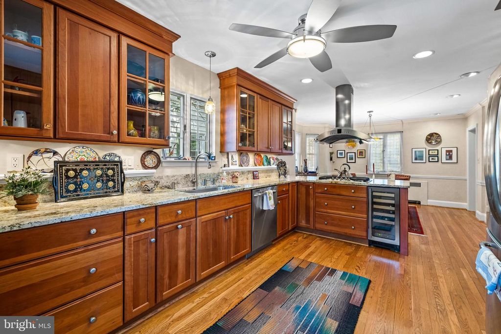 Image 12 of property listing at 4408 SEDGWICK RD, Baltimore, MD 21210