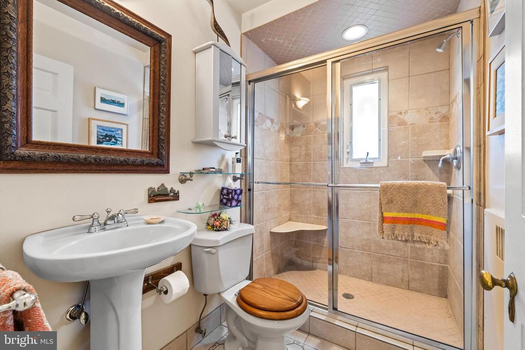 Image 15 of property listing at 4408 SEDGWICK RD, Baltimore, MD 21210