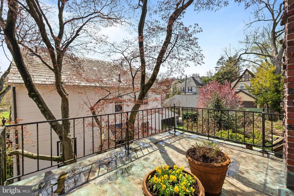 Image 19 of property listing at 4408 SEDGWICK RD, Baltimore, MD 21210