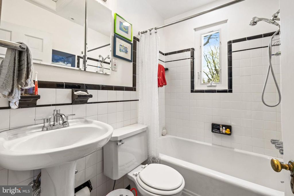 Image 23 of property listing at 4408 SEDGWICK RD, Baltimore, MD 21210