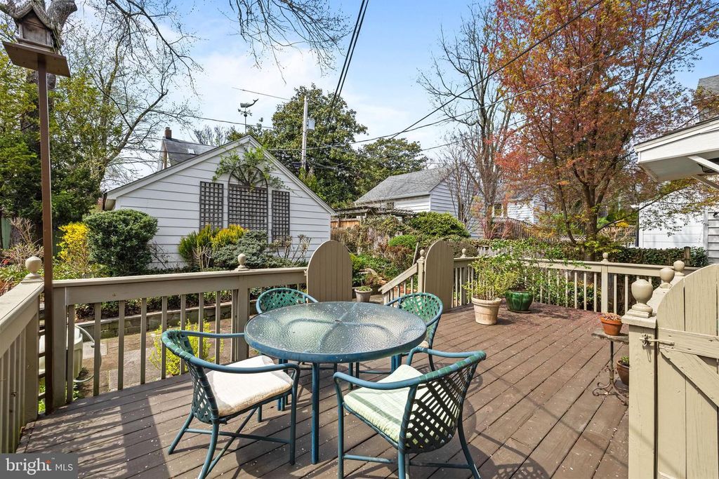 Image 27 of property listing at 4408 SEDGWICK RD, Baltimore, MD 21210