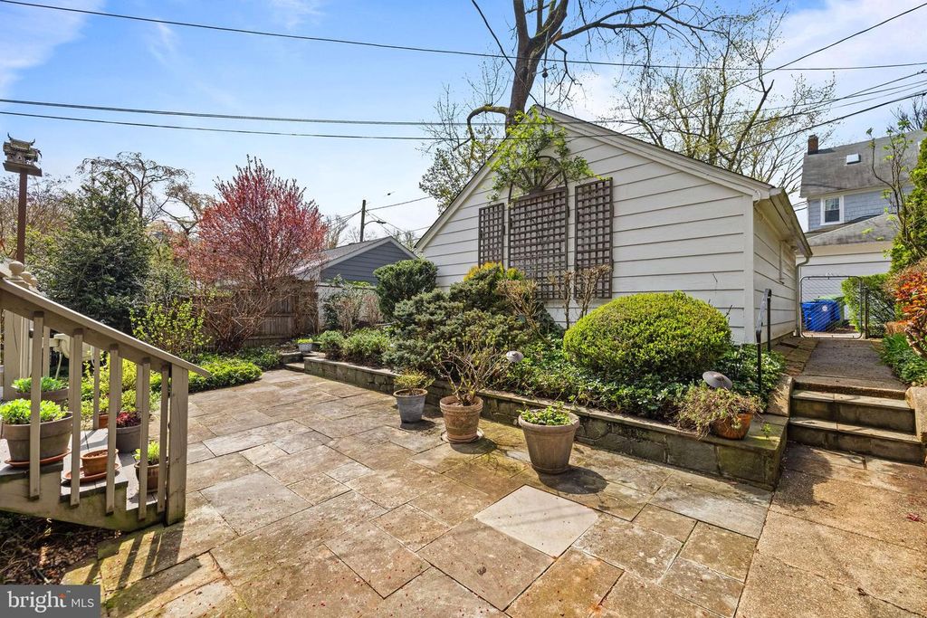 Image 28 of property listing at 4408 SEDGWICK RD, Baltimore, MD 21210