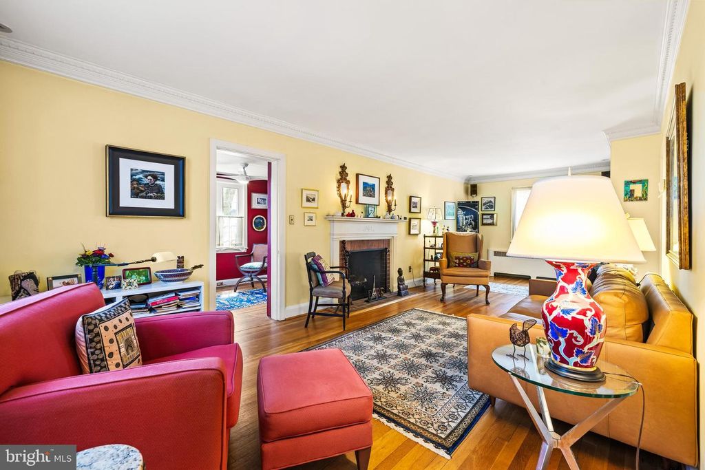 Image 3 of property listing at 4408 SEDGWICK RD, Baltimore, MD 21210