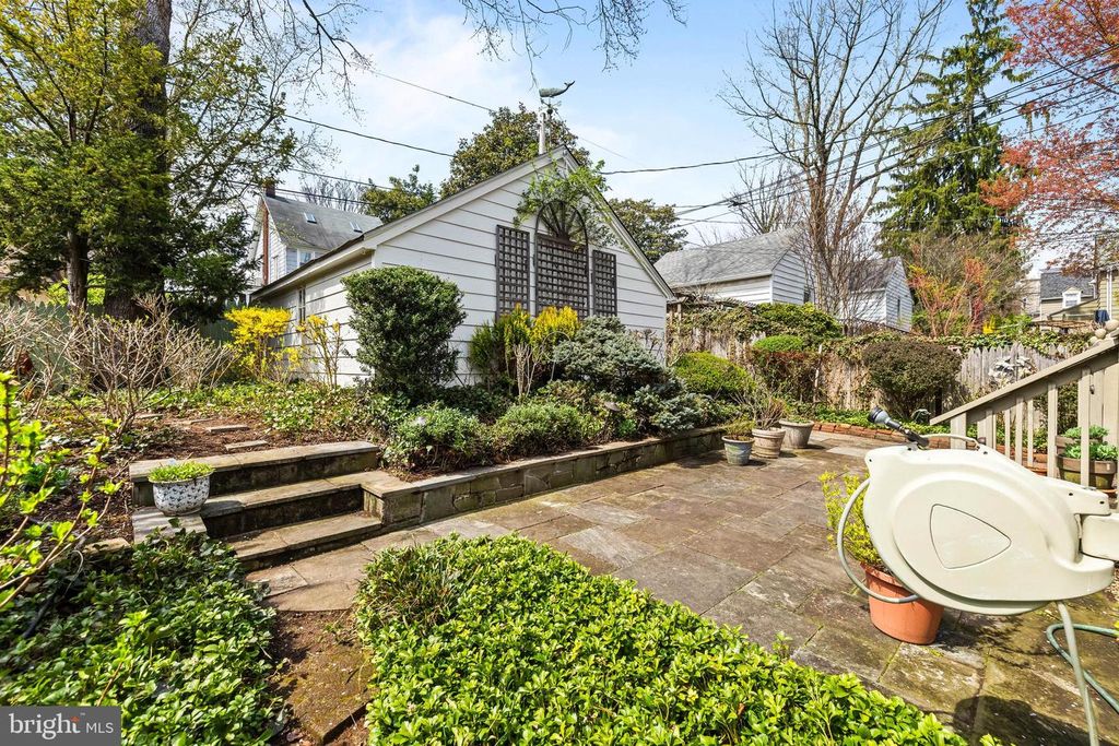 Image 31 of property listing at 4408 SEDGWICK RD, Baltimore, MD 21210