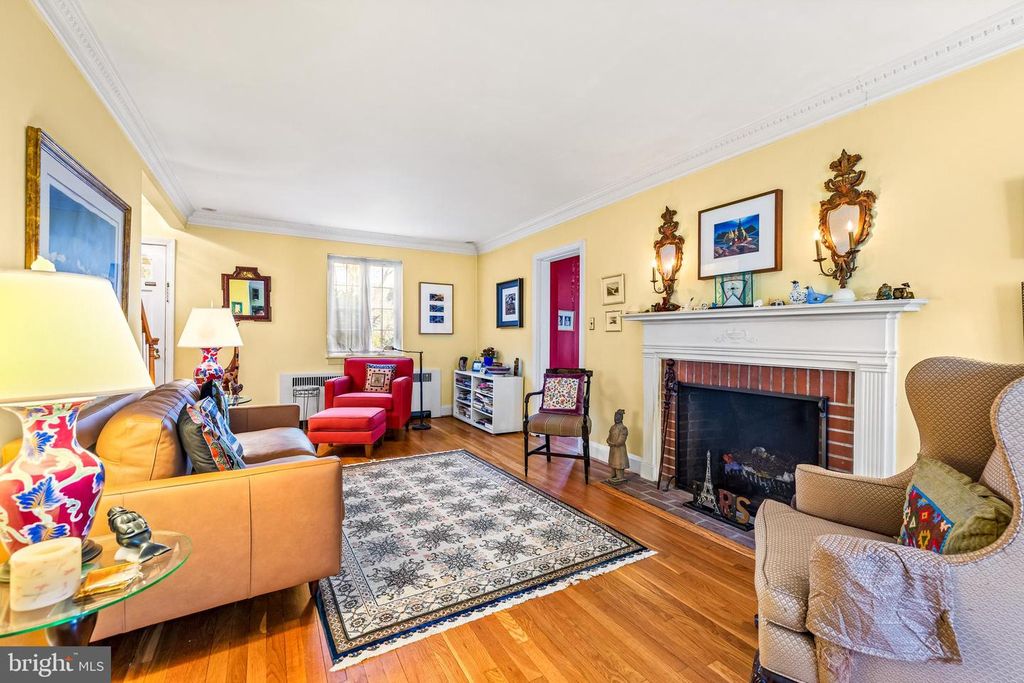 Image 5 of property listing at 4408 SEDGWICK RD, Baltimore, MD 21210