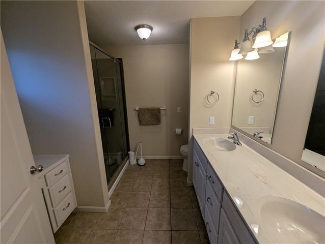 15601 White Drive, Belton, MO 64012