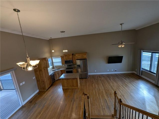 15601 White Drive, Belton, MO 64012