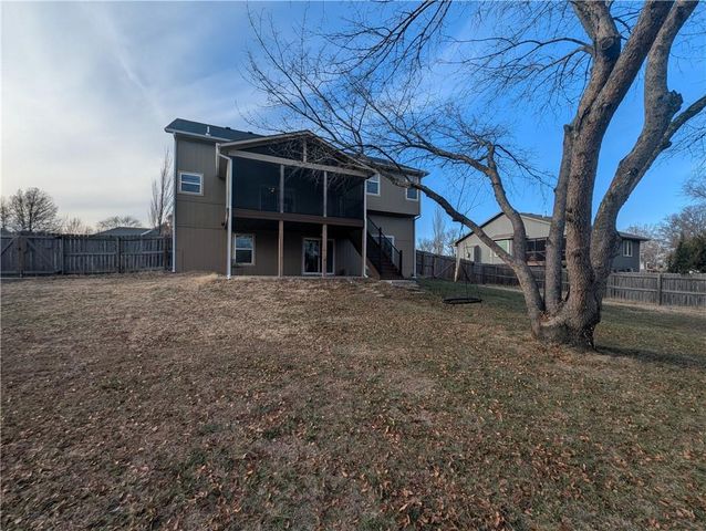 15601 White Drive, Belton, MO 64012