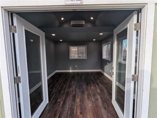 15601 White Drive, Belton, MO 64012