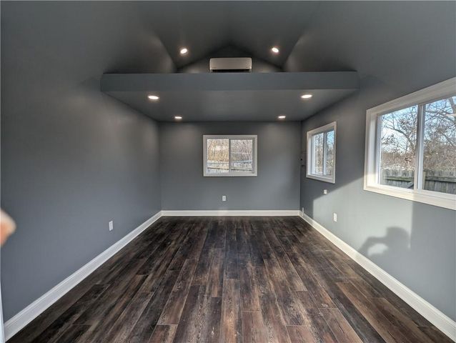 15601 White Drive, Belton, MO 64012