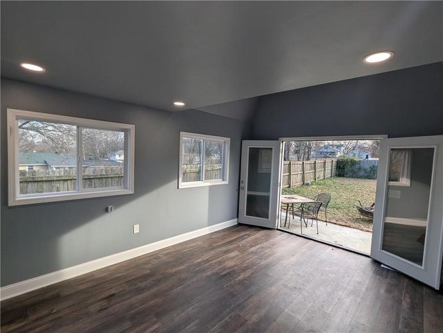 15601 White Drive, Belton, MO 64012