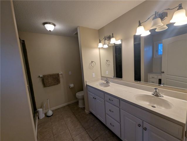 15601 White Drive, Belton, MO 64012